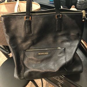 Beautiful Michael Kors tote.